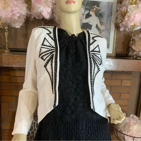 Muses By Shop OFF WHTIE WITH BLACK AND SILVER BEADING CROPPED BLAZER (M)
