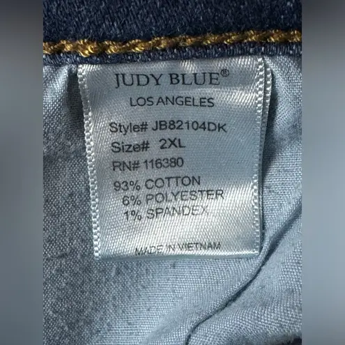 Judy Blue Slim Fit Distressed Size 2XL