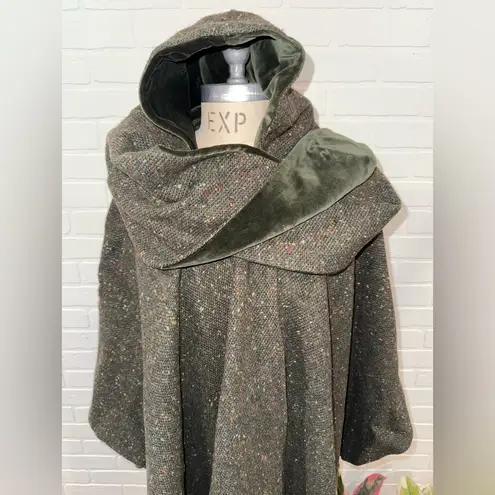 Hourihan by Jimmy Hourihan of Dublin Hooded Celtic Cape Made in Ireland Green Size undefined - Image 6