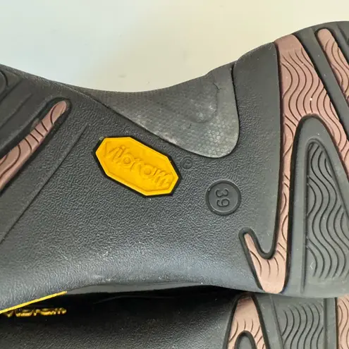 Dansko Women's Celeste Leather Flat, Grey Burnished Nubuck 39