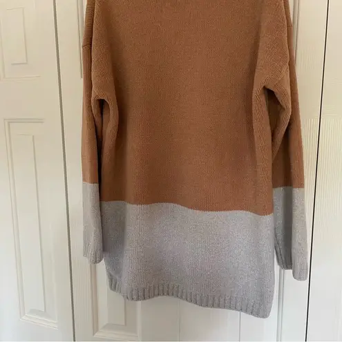 BCBGMAXAZRIA  Turtleneck Tunic Sweater Colorblock Sz Medium Camel Grey