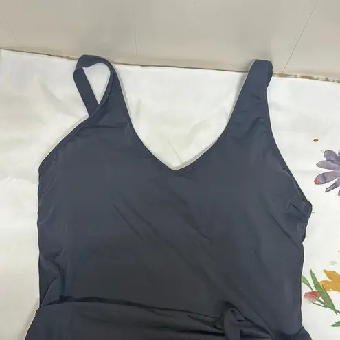 Black Sleeveless V
