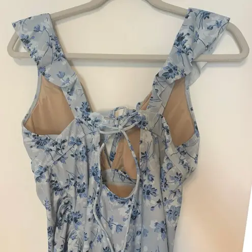 A pea in the pod NWT Ruffled Maternity Floral Swimsuit Light Blue Size M