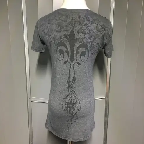 BKE THE BUCKLE // Women’s Gray V-Neck Short Sleeve Shirt, Medium