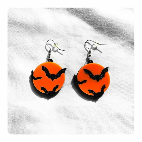 The Pulp Girls β
NWT Custom made Halloween Sparkling Bat Earrings - Orange/Black β