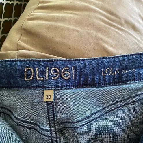 DL1961 Lola raw hem denim shorts size 30