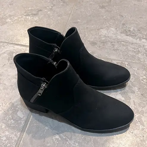 Sun + Stone Adelinee Double Zip Ankle Booties in Black, Size 7 Black