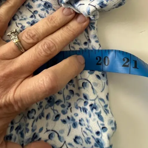 Eileen West Ladies Small Blue Floral Polyester Blend Long Sleeves Cottage White