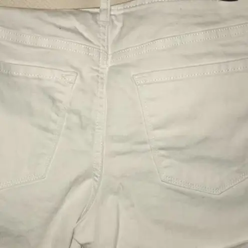 Apt. 9  WHITE WITH PINK BELT MID RISE JEAN SHORTS SIZE 8