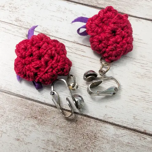 Vintage Clip On Earrings Knitted? Hat Dangle Red & Purple
