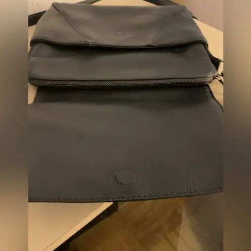 Matt & Nat Black Women's vegan crossbody shoulder handbag size medium