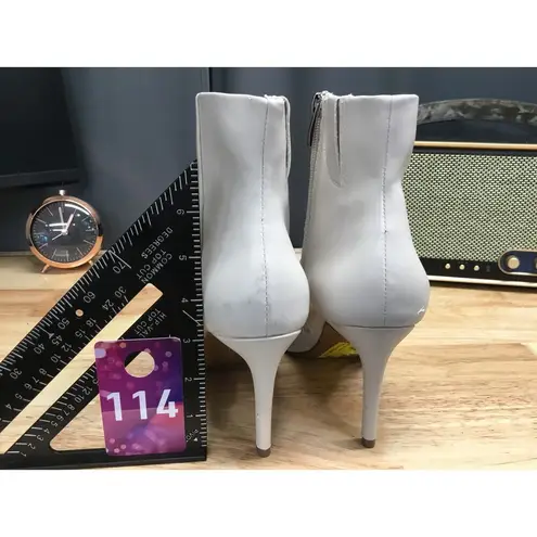 Steven by Steve Madden Lasting Ankle Bootie Women's 9 White Leather Side Zip