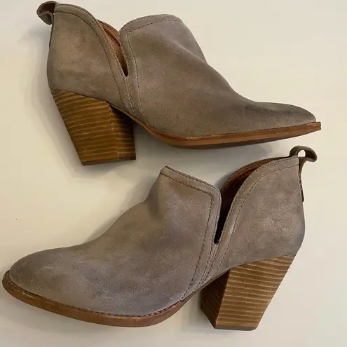 Jeffrey Campbell NWOT  Rosalee Ankle Bootie Size 10 Taupe Suede Stacked Heel