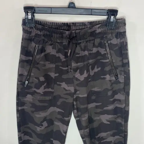 Athleta  Farallon Pants in Olive Camo size 0