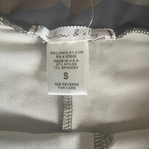 Willow & Clay women's size small green camouflage stretchy leggings pants