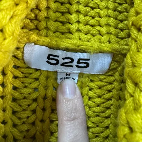 Chartreuse 525 Wide Fit Chunky Sweater Size M EUC Size M