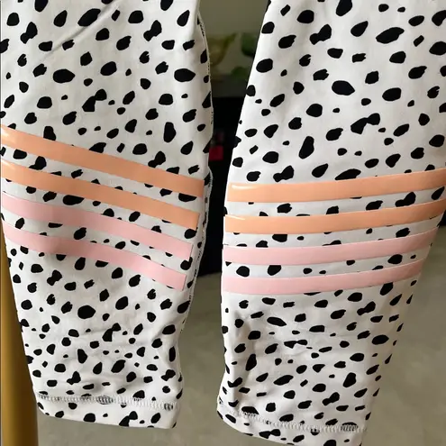 Sara’s Day x White Fox black and white size XS leggings