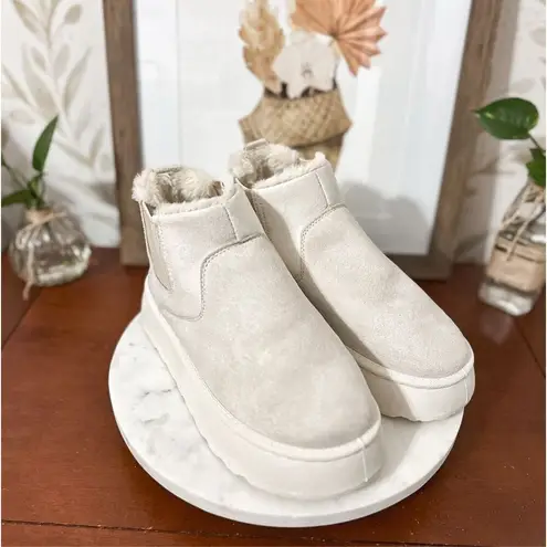 Adorable PlatformâBoots White Size 7.5