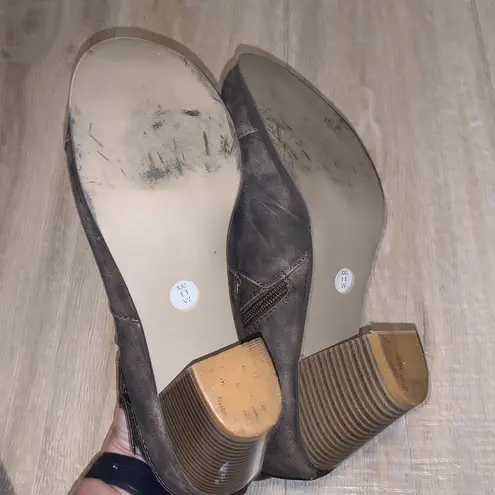 Rue 21  ETC! Marble brown zip up heeled boots