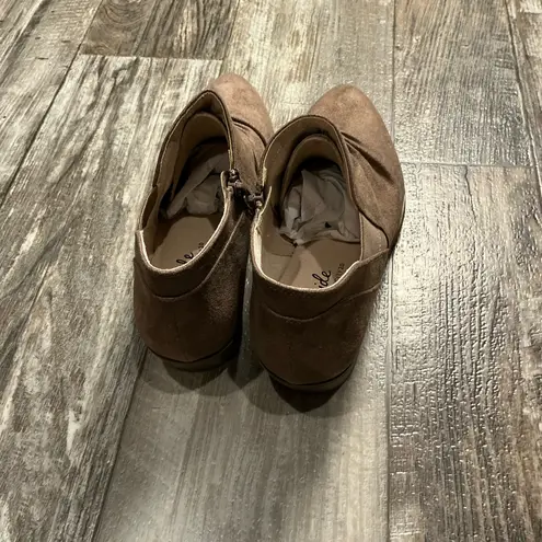 Life Stride Women's Suede Brown Booties Size 9 1/2 Wide