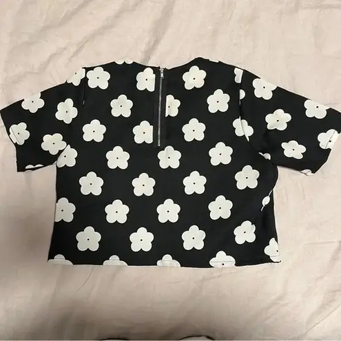 Moolstory Company Black Short Sleeve Blouse with White Floral Pattern Boxy Small