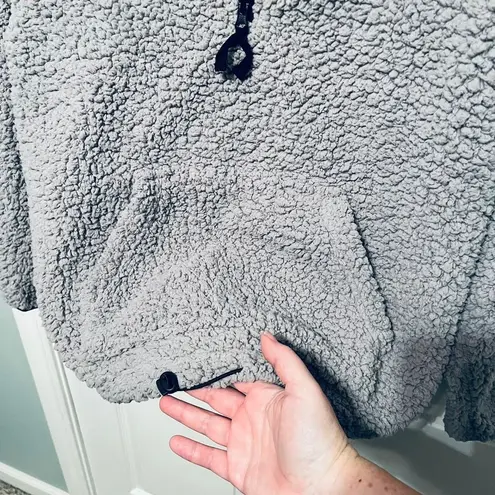 Jackson Hole Outerwear size large grey sherpa half zip pullover. Gray