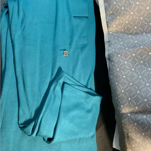 Women’s teal zippered v