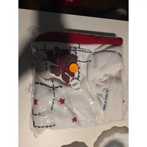 Alfred Dunner Red Pants & White Embroidered Floral Top Set, Women's Size 16