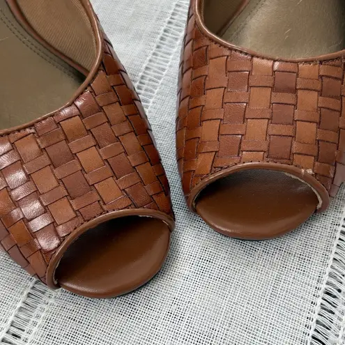 Trotters Brown Woven Slingback Peep Toe Heels Size 8