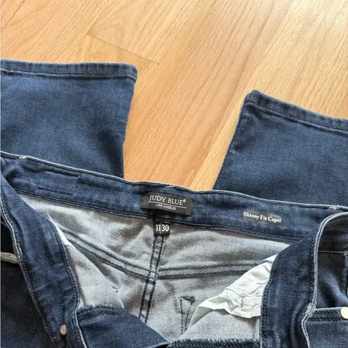 Judy Blue Celeste Super Dark Wash Capris With Side Slit 11/30