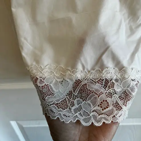 Maurice's Y2K  Cream Lace Trim Camisole Size Medium Nylon Spandex Layering