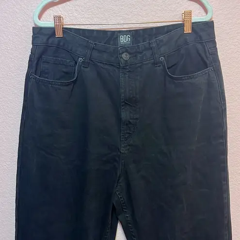 BDG  Urban Outfitters Mom High-Rise Jean Black. Size 31