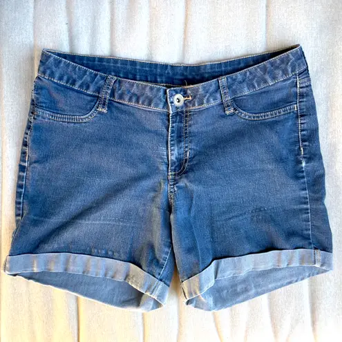 City Streets Classic Blue Denim Women's Jean Shorts 15 rolled hem