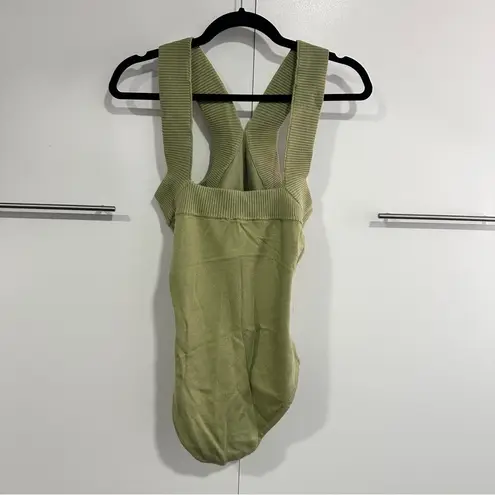 Heatherly Size M Olive Green Sleeveless V