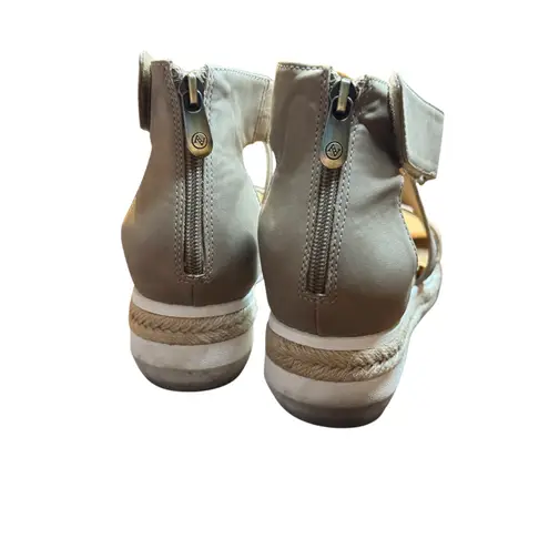 Adrienne Vittadini Sport Sandals Womens Size 10 Taupe Cape Ann Wedge Back Zip