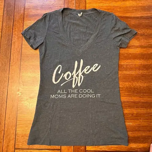 Next Level Apparel Coffee All The Cool Moms Are Doing It Gray Short Sleeve Shirt V-Neck Size Small