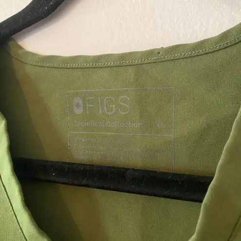 FIGS  Dark Olive Green Casma Scrub Top Nurse Doctor Uniform Women's size XS