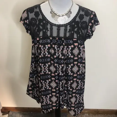 Jolt bohemian print light weight floral lace neck short sleeve blouse w/necklace