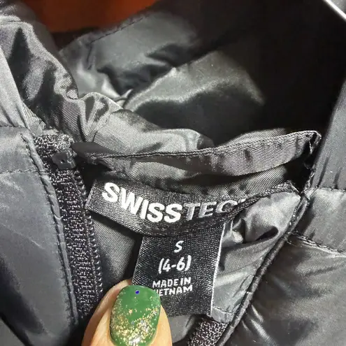 Swiss Tech Women's Hooded black puffer Vest with Cinched Waist small