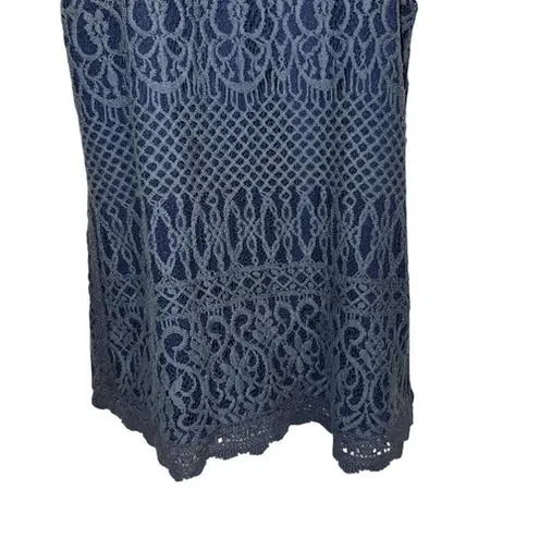 Miss Me  Navy Lace Overlay Chiffon‎ Split Back Button Sleeveless Top EUC Size S