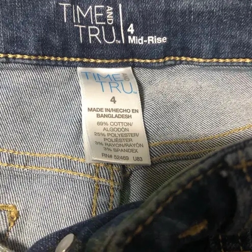 Time and Tru Bermuda women’s size 4 jean shorts mid rise medium wash Blue