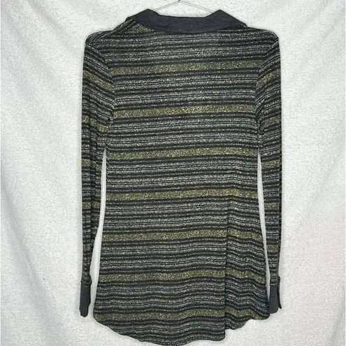 Laila Jayde (XS) Shimmer Stripe Collar Long Sleeve High Low Metallic Knit Top Black
