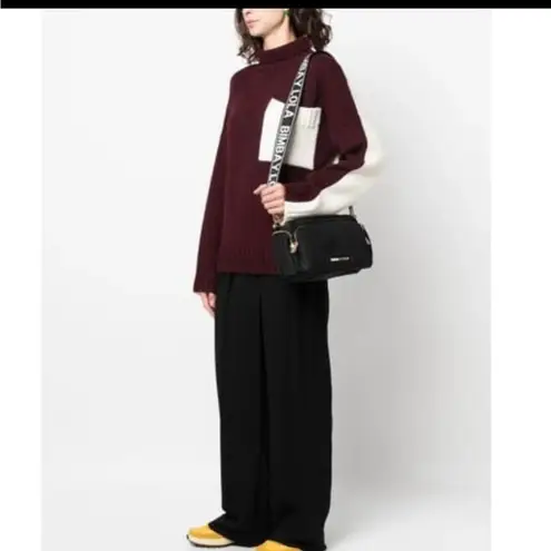 Bomba y Lola Stylish Black Crossbody Bag