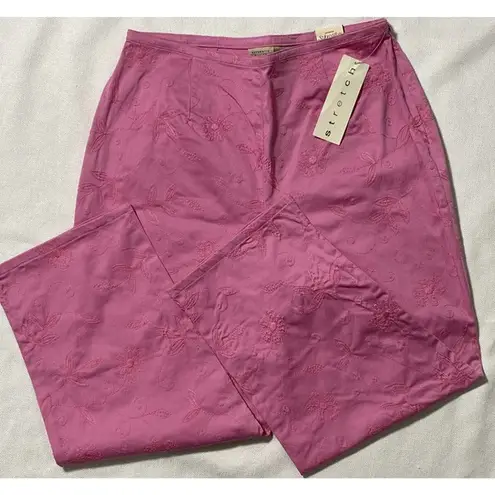 st. john's bay St John’s Bay Women’s Embroidered Flower Cropped Capri Pants Size 10 Creamy Pink