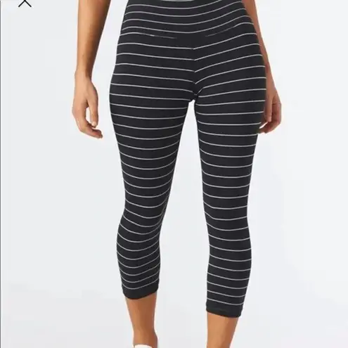 Glyder Black White Pinstriped VITAL 7/8 Yoga Leggings Large