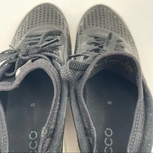Ecco Women's Intrinsic Sneaker Pull On Black Perforated Shoes Lace SZ 40 (9-9.5)