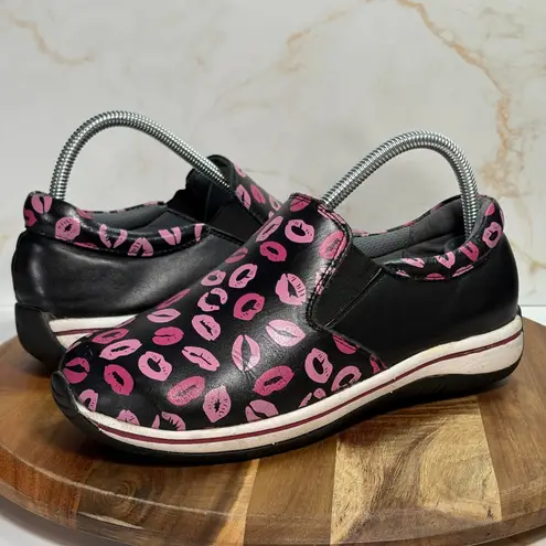 Alegria PG Lite Slip-On Shoes Pink Lips Print Black Leather EU 37 US 7.5 Nurse