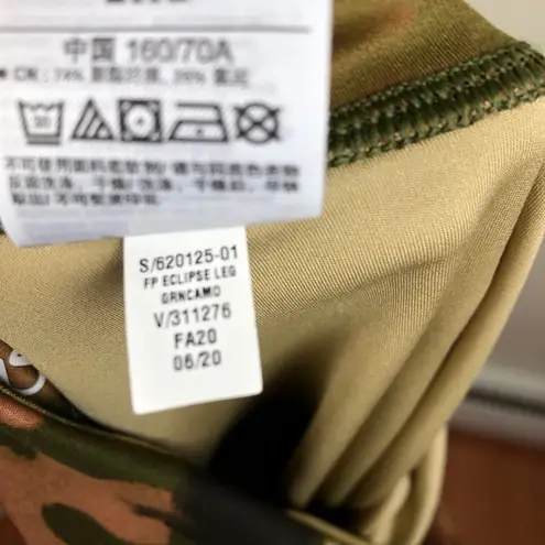 GapFit Maternity Eclipse Camo Leggings Small Reg