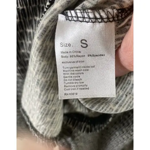 Daisy Fuentes NWT Round Neck Black White Jersey Sleeveless Stretchy Top Size S