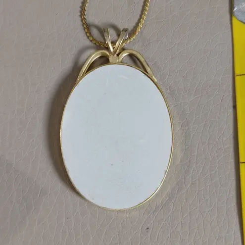 Roses Pendant Necklace 29 Inch Vintage Flowers Oval Pink Red Gold Tone Frame